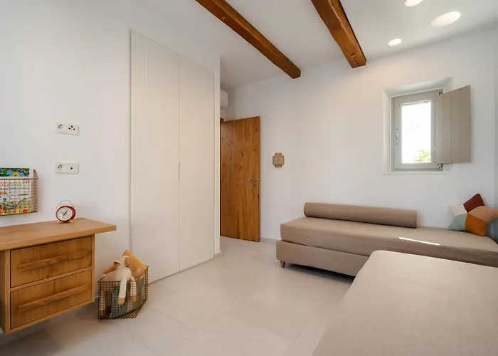 Simiu With Private Swimming Pool * Ajía Ána